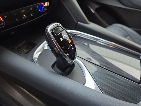 Used 2020 Buick Enclave Essence w/ Sound and Sites Package image 23