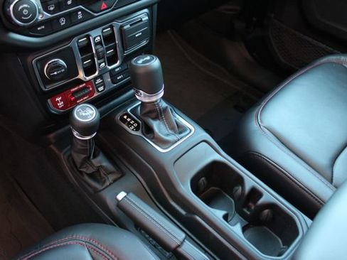 Used 2025 Jeep Wrangler Unlimited Rubicon AWD/4WD image 28