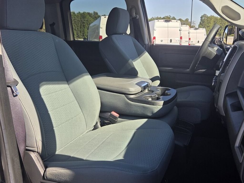 Used 2016 RAM 3500 Tradesman w/ Chrome Appearance Group RWD image 15