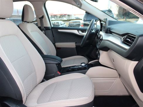 Used 2020 Ford Escape SE image 10