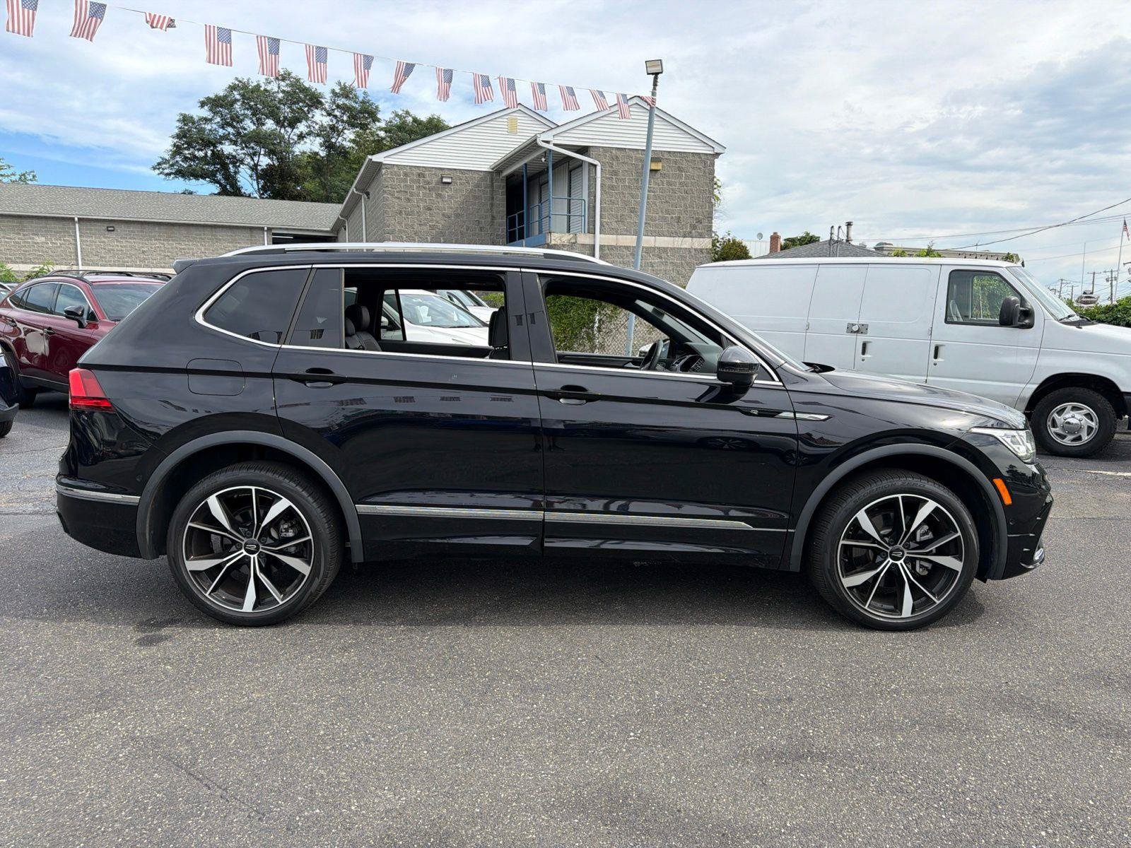 Used 2024 Volkswagen Tiguan SEL R-Line AWD/4WD image 11