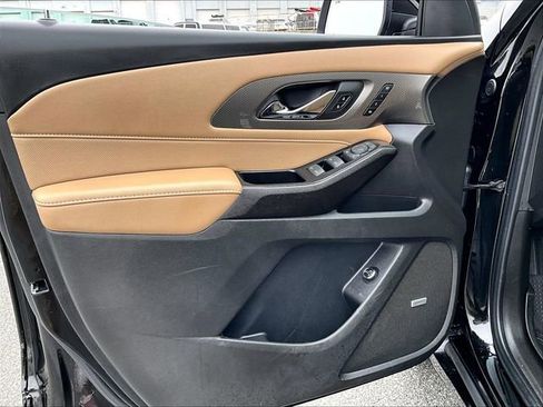 Used 2023 Chevrolet Traverse Premier image 9