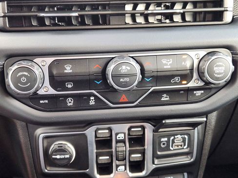 Used 2026 Jeep Gladiator Mojave AWD/4WD image 26