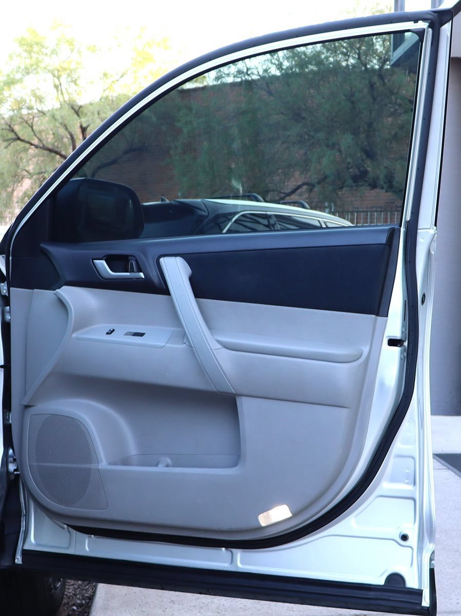 Used 2013 Toyota Highlander Plus FWD image 34