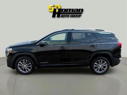 Used 2024 GMC Terrain SLT image 2