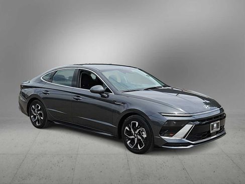 Certified 2025 Hyundai Sonata SEL FWD image 2