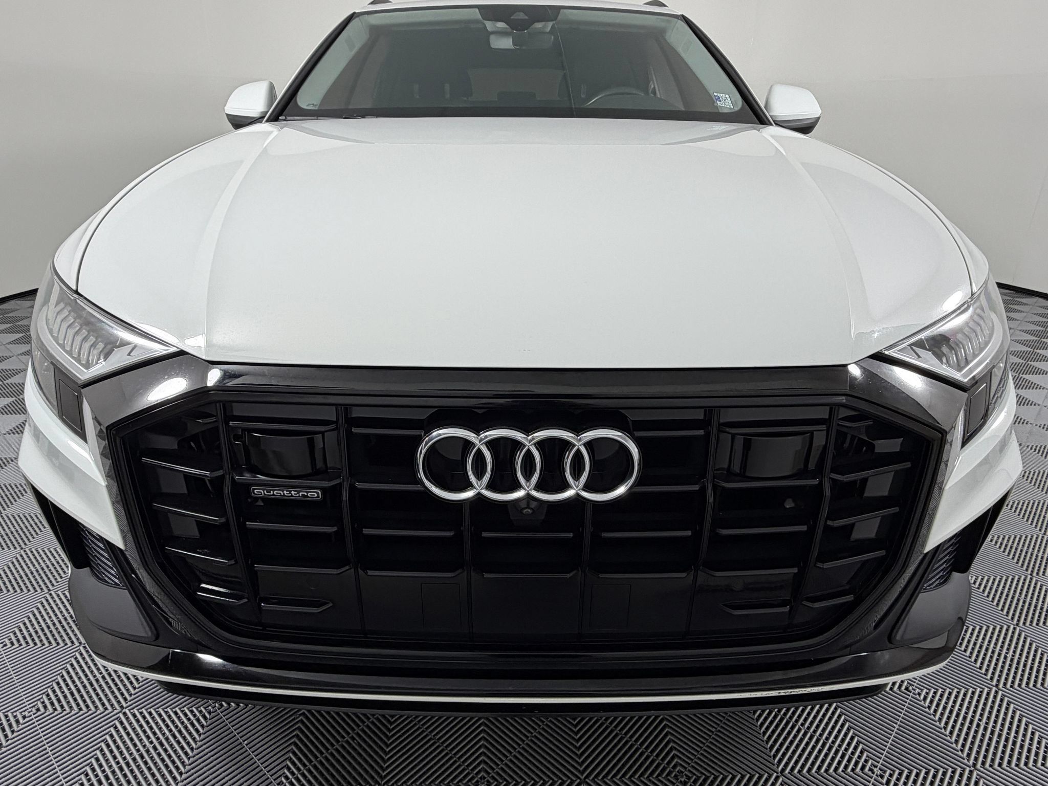 Used 2019 Audi Q8 Premium Plus w/ Premium Plus AWD/4WD image 3