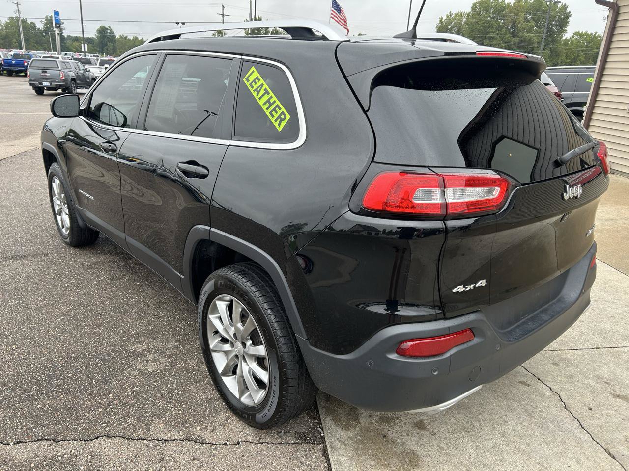 Used 2018 Jeep Cherokee Limited w/ Technology Group AWD/4WD image 7
