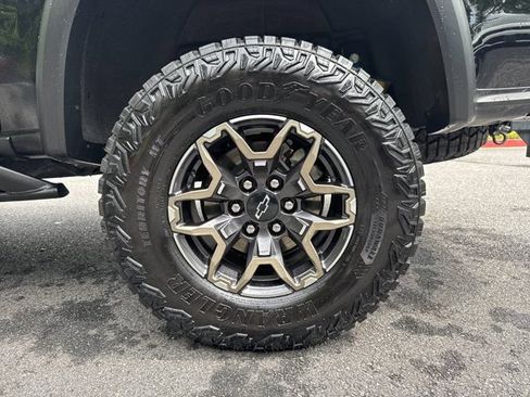 Used 2025 Chevrolet Colorado ZR2 w/ Technology Package AWD/4WD image 21