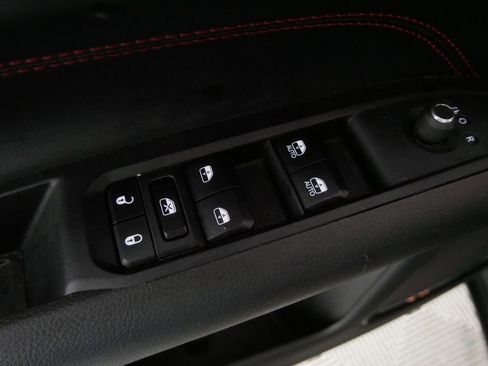 Used 2022 Jeep Compass Trailhawk w/ Trailhawk Convenience Group AWD/4WD image 16