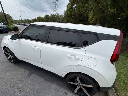 Used 2022 Kia Soul LX FWD image 6