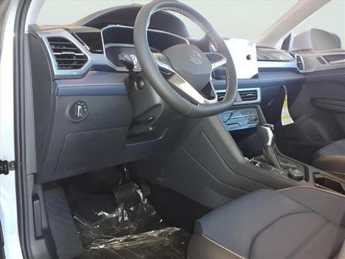 New 2025 Volkswagen Taos SEL image 13