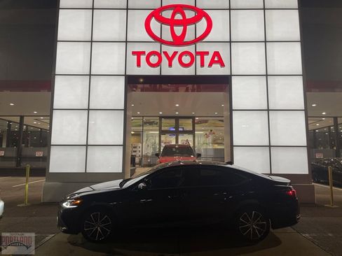 Used 2023 Lexus ES 250 w/ Premium Package image 1