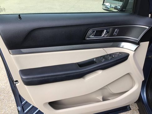 Used 2019 Ford Explorer XLT w/ Equipment Group 202A image 12