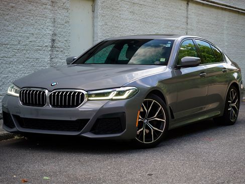 Used 2021 BMW 530i w/ M Sport Package RWD image 2