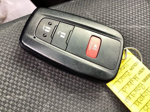 Used 2025 Toyota RAV4 XLE image 26