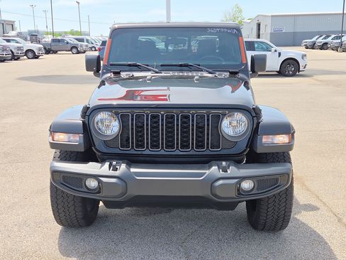 Used 2024 Jeep Gladiator Sport image 8