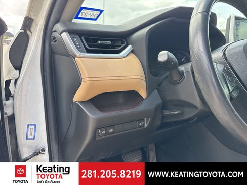Used 2020 Toyota RAV4 Limited FWD image 14