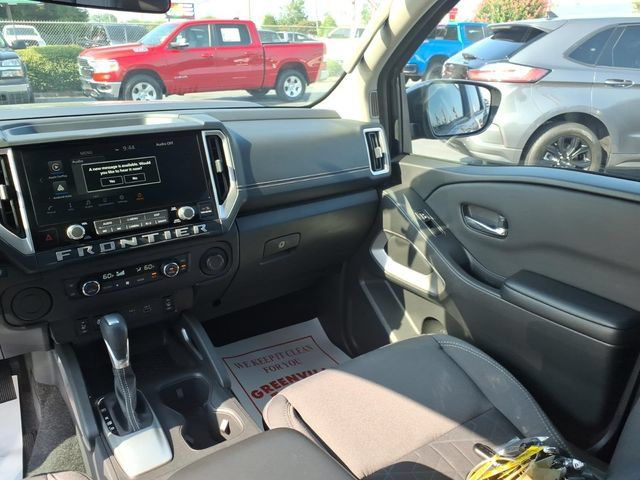 Used 2025 Nissan Frontier SV w/ SV Convenience Package RWD image 11