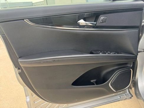 Used 2022 Lincoln Nautilus FWD image 4