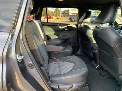 Used 2023 Toyota Highlander XSE image 16