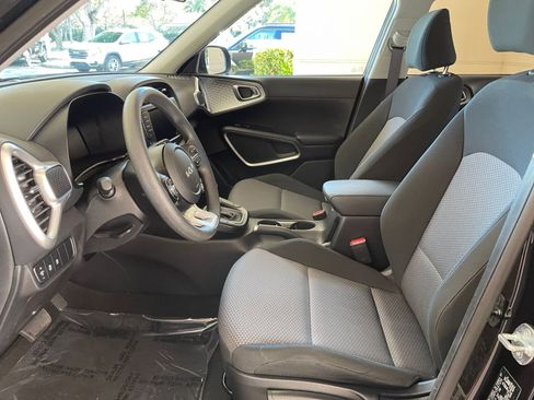 Used 2025 Kia Soul LX w/ LX Technology Package image 21