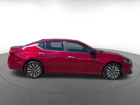 Used 2025 Nissan Altima 2.5 SV FWD image 16