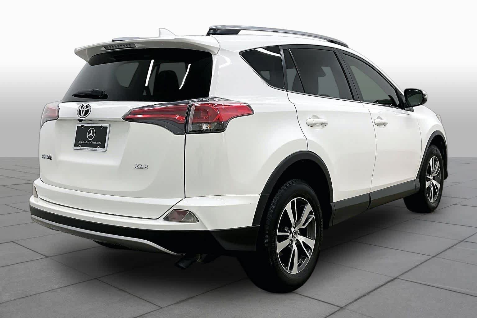 Used 2018 Toyota RAV4 XLE w/ Plus Extra Value Package FWD image 13