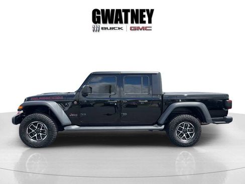 Used 2025 Jeep Gladiator Rubicon w/ Convenience Group AWD/4WD image 8
