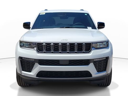 New 2026 Jeep Grand Cherokee Limited RWD image 2