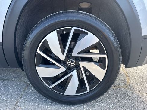 Used 2025 Volkswagen Atlas SE image 29