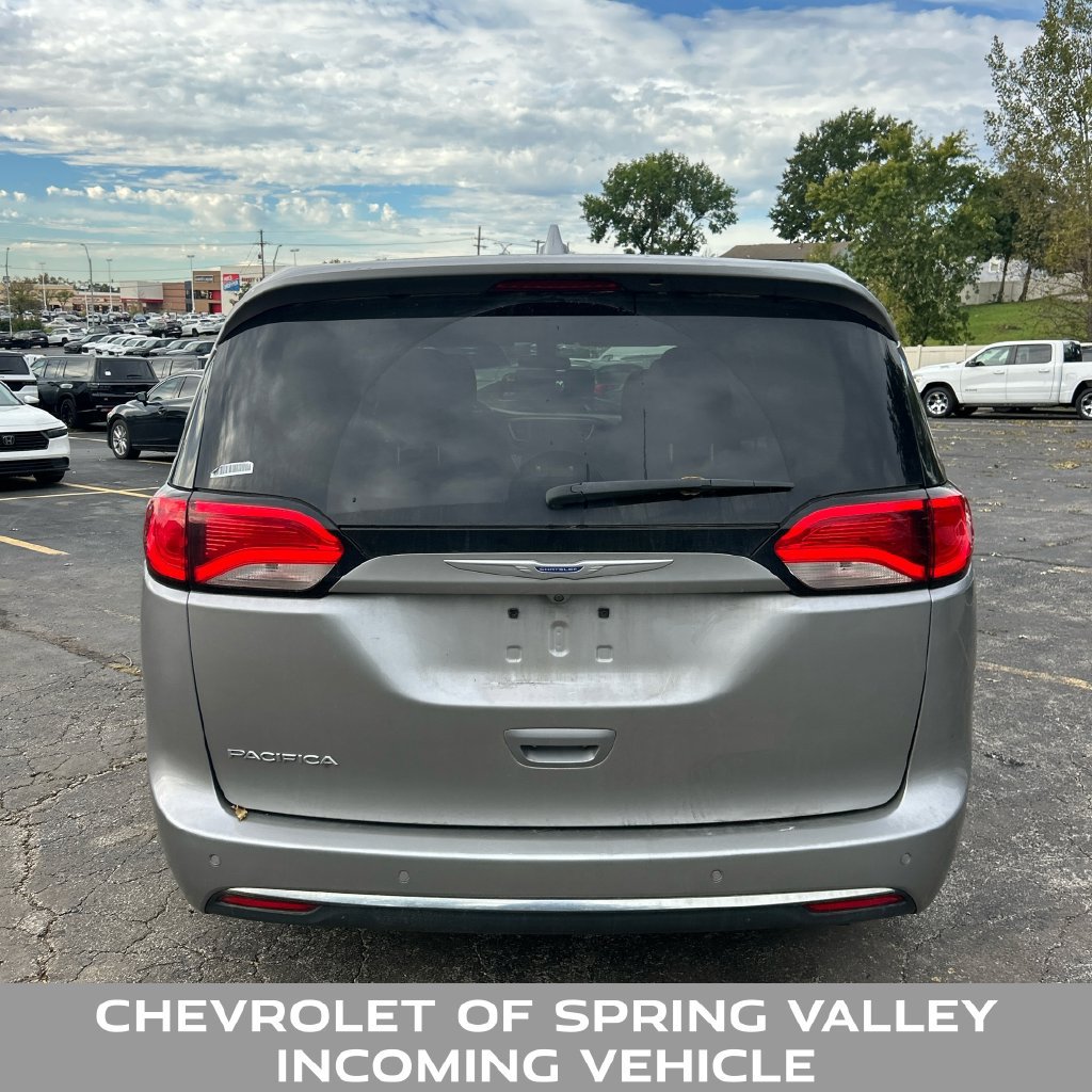 Used 2018 Chrysler Pacifica Touring Plus w/ Tire & Wheel Group FWD image 3
