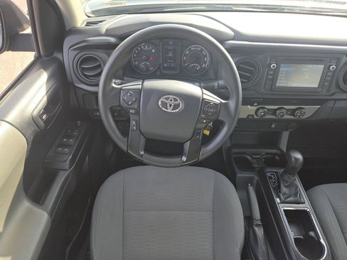 Used 2019 Toyota Tacoma SR image 5