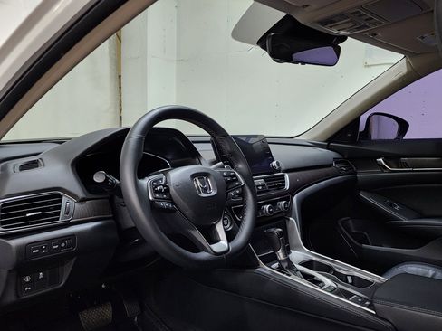 Used 2018 Honda Accord Touring image 13
