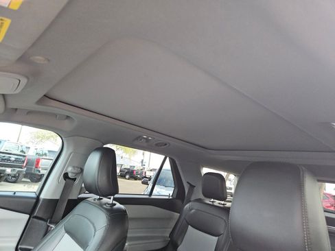 Used 2022 Ford Explorer XLT w/ Equipment Group 202A image 21