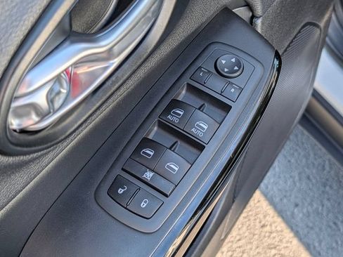 Used 2021 Jeep Cherokee Latitude Plus FWD image 18