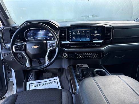 Used 2023 Chevrolet Silverado 1500 LT AWD/4WD image 12