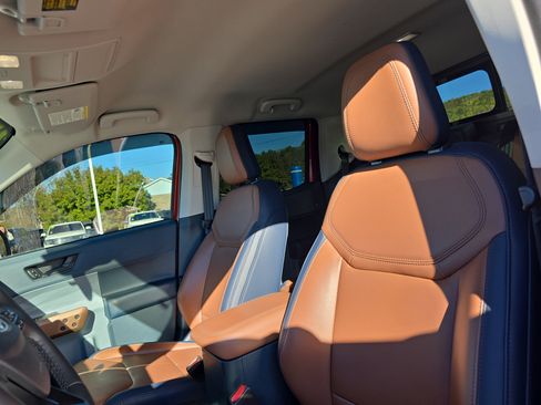 Used 2023 Ford Maverick Lariat w/ Lariat Luxury Package image 13