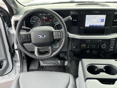 New 2026 Ford F550 4x4 Crew Cab image 15