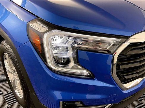 Used 2024 GMC Terrain SLE image 39