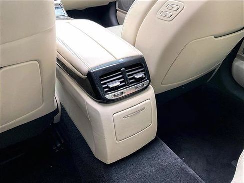 Used 2019 Genesis G90 3.3T Premium image 23