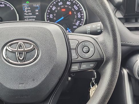 Used 2021 Toyota RAV4 LE image 16