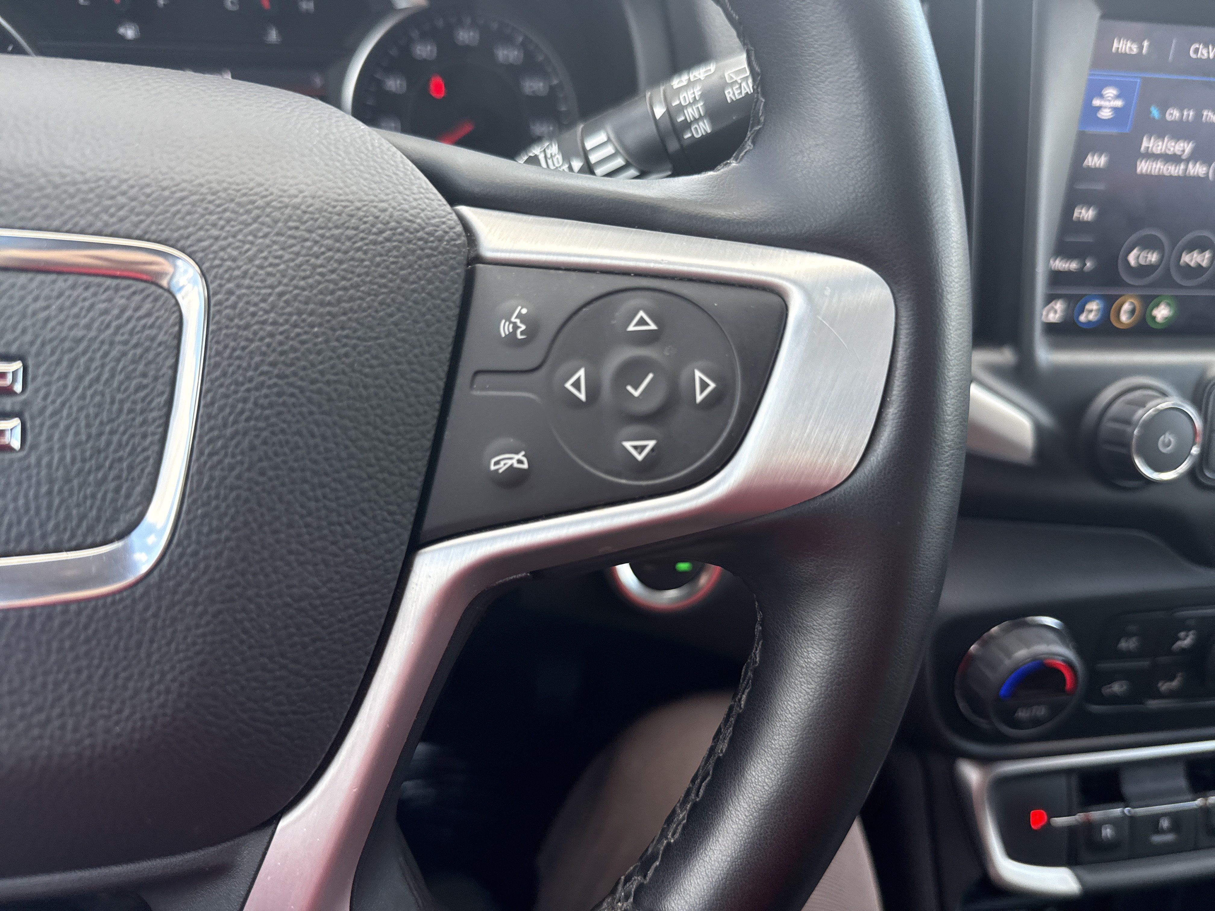Used 2024 GMC Terrain SLT AWD/4WD image 20