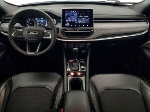 Used 2023 Jeep Compass Latitude image 12