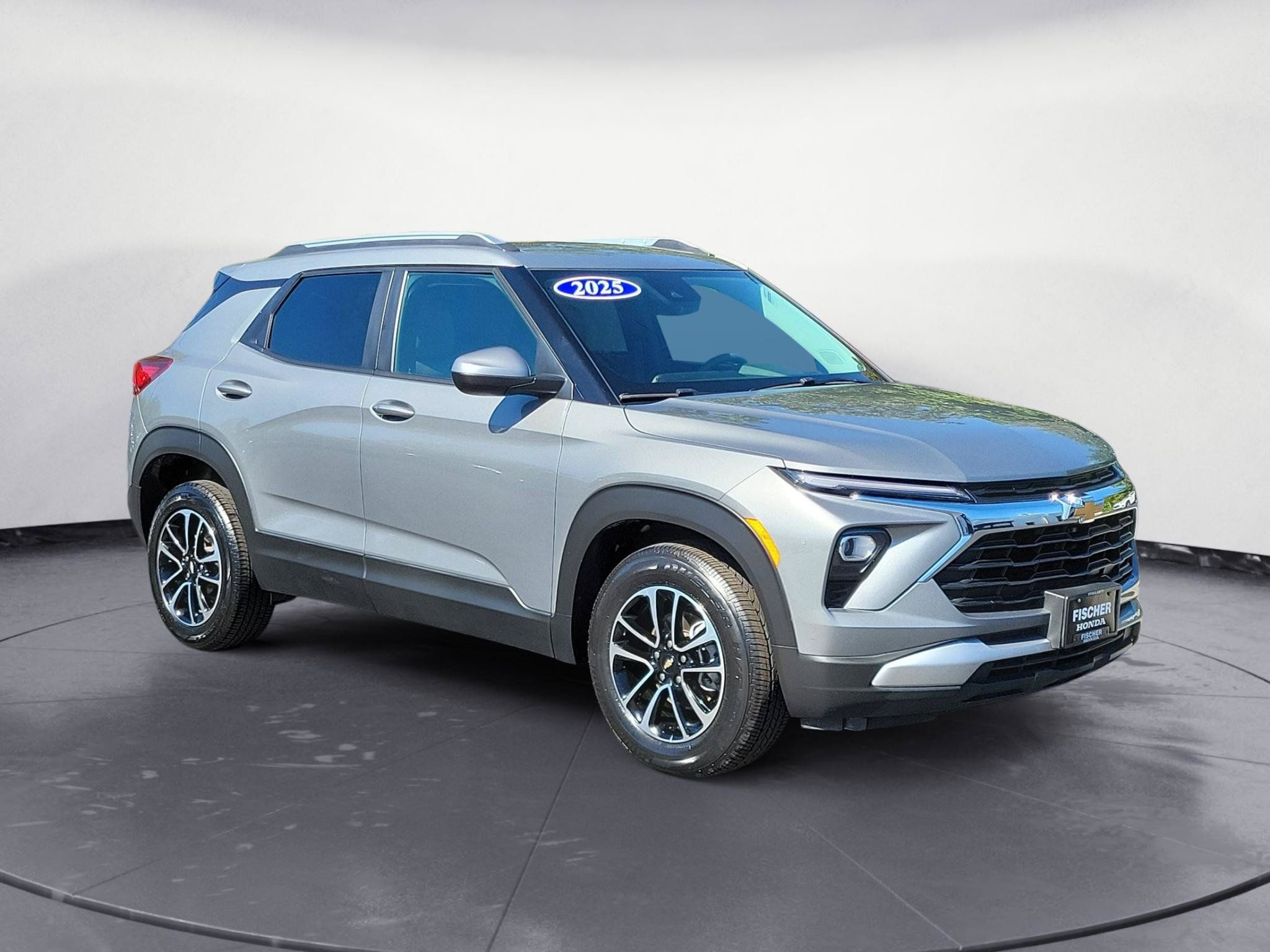 Used 2025 Chevrolet TrailBlazer LT AWD/4WD image 2