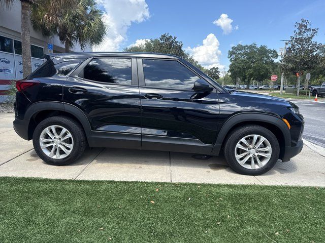 Used 2021 Chevrolet TrailBlazer LS FWD image 2