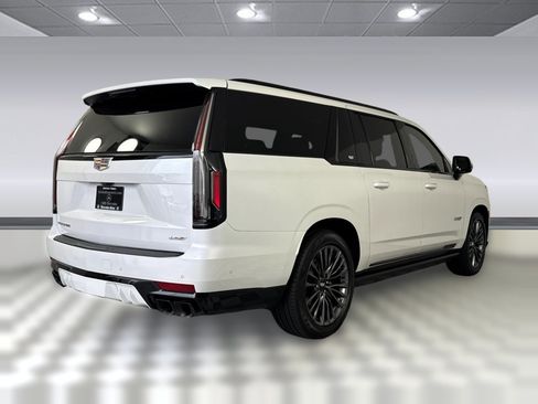 Used 2023 Cadillac Escalade ESV V AWD/4WD image 8
