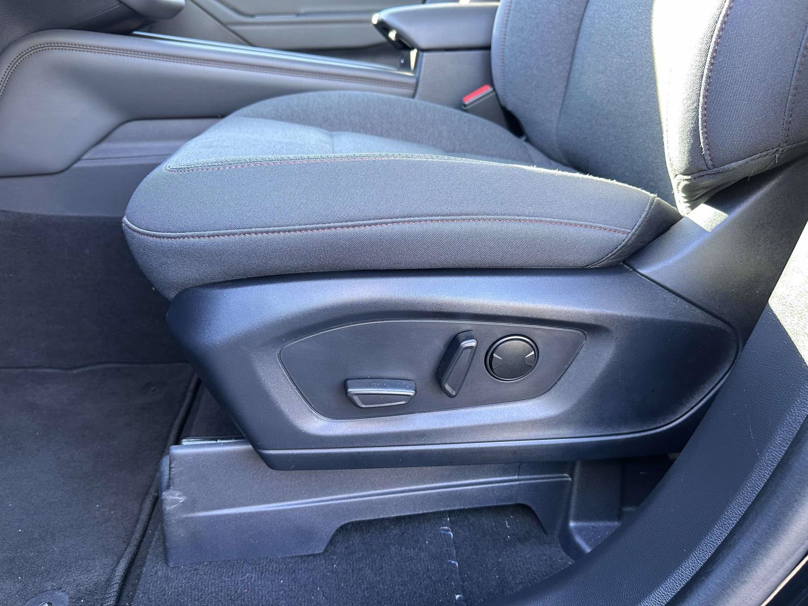 Used 2026 Ford Explorer Active AWD/4WD image 11