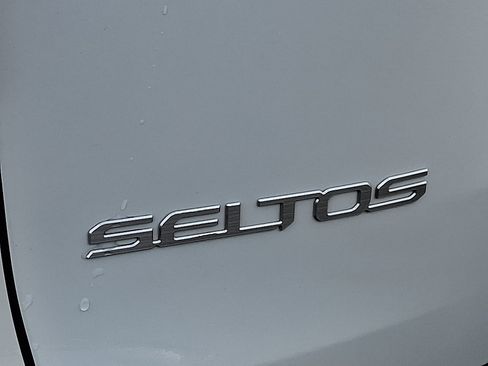 Used 2024 Kia Seltos SX image 33