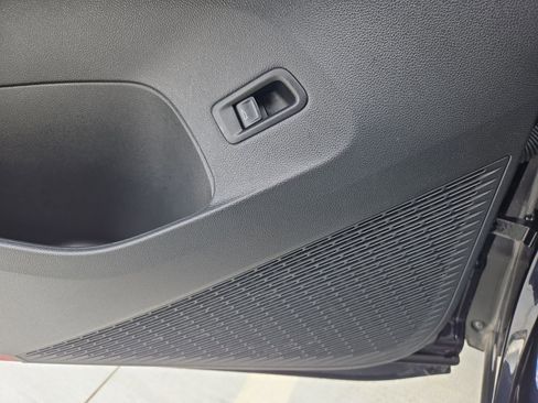 Used 2025 Volkswagen Atlas SE image 15